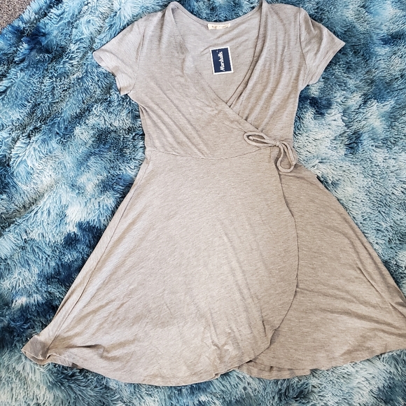 ROLLER COASTER~ GRAY SHORT SLEEVE V-NECK WRAP DRESS! - Picture 14 of 16